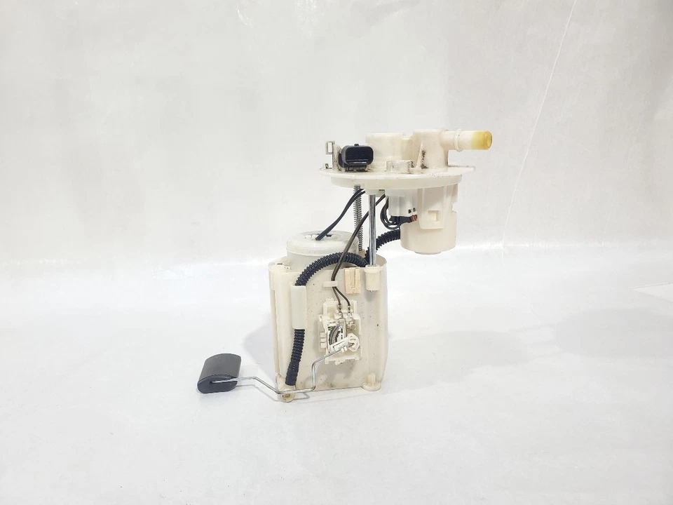 Hyundai Veloster 2012 2013 2014 OEM bomba de combustible 1,6 L Foto 1 de 4