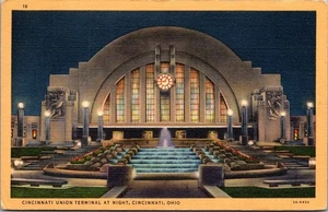 Tarjeta postal CINCINCINNATI UNION TERMINAL vista nocturna OHIO OH lino sin usar - Imagen 1 de 2