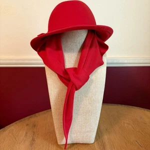 Sciarpa cappello chiesa vestito rosso 100% lana Betmar New York vintage vacanza made in USA - Foto 1 di 9