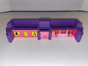 Mall Madness Plastic Wall Piece Purple Board Game 2004 REPLACEMENT Part - Picture 1 of 2