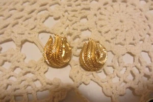 ESTATE ~ LOT OF FIVE PAIR CLIP FASHION EARRINGS L@@K - Picture 1 of 11