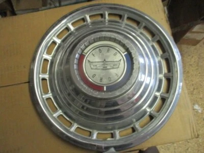 Ford Galaxie 1963 cubierta de rueda 14" Foto 1 de 4