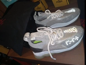 Sneakers Versace Silver Sparkle Chain Reaction 8,5 US (38,5) ottime condizioni. - Foto 1 di 10