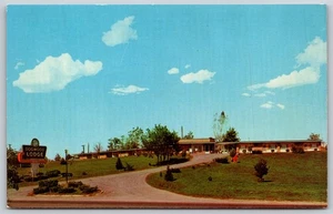 Postcard Dogwood Lodge, Radford Virginia D393 - Picture 1 of 2