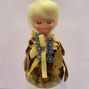 Ángel Rubia Vintage Niña/Lentejuelas Amarillas y Cinta Dorada Adorno de Navidad  - Imagen 1 de 4