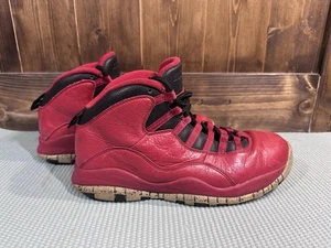Jordan 10 Retro Bulls Over Broadway taglia 8,5 705178-601 Chicago Classic NBA rosso - Foto 1 di 24