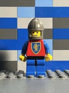 Lego Castle Minifigure CAS113 Crusader Lion Knight 6102 Vintage Lot HTF - Picture 1 of 2