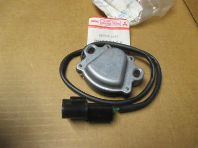 SWITCH ASSY.N.O.S. SELECTOR DE ENGRANAJES DODGE COLT 50 MEDIADOS A FINALES DE LOS 80 MD726114 Foto 1 de 3
