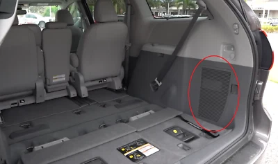 Toyota Sienna 2011-2020 lado del pasajero trasero OEM cubierta de gato (gris) 64704-08010 Foto 1 de 4