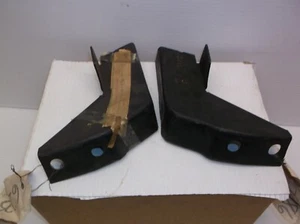 NOS 1960 Corvair R and L front bumper bracket supports 6275786 6275787 - Bild 1 von 3