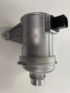 Water pump Genuine Volvo XC40 XC60 XC90 S60 V60 31368715 / 32382249 - Picture 1 of 5