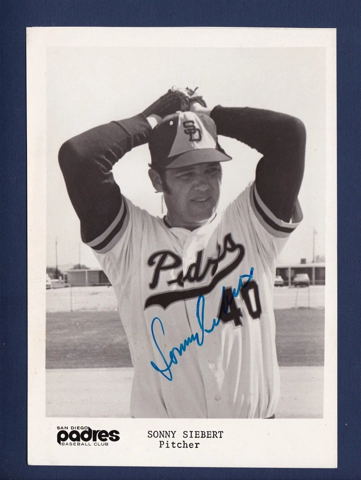 Foto de béisbol emitida por el equipo de los Padres de San Diego firmada por Sonny Siebert de colección de los años 70 Foto 1 de 1