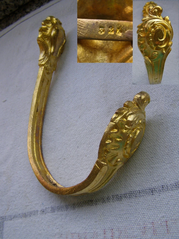 ANCIENNE PATÈRE BRONZE VESTIAIRE PORTE MANTEAU APPLIQUE CROCHET ATTACHE EMBRASSE - Photo 1/1