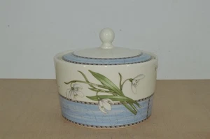 Wedgwood Sarah's Garden Snowdrop - Lidded Sugar Bowl  (#S1) - Picture 1 of 4