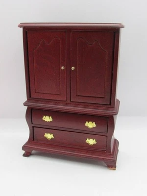 Cómoda de madera en miniatura para casa de muñecas con gabinete superior - base agrietada Foto 1 de 3