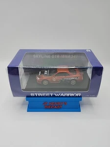 Street Warrior 1:64 Skyline GTR (BNR34) Orange Kenwood Eastsiders - Picture 1 of 2