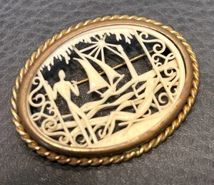 20er Frankreich Art Deco Zelluloid Silhouette SEGELBOOT STRAND SONNE Anstecknadel Brosche Vintage - Bild 1 von 6