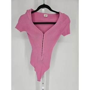 Abercrombie & Fitch Womens Sz XS Fitted Bodysuit Top Bubblegum Pink Ribbed - Picture 1 of 4