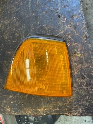 Audi 80 90 quattro Front Right Indicator Über Genuine Used  - Image 1 of 2