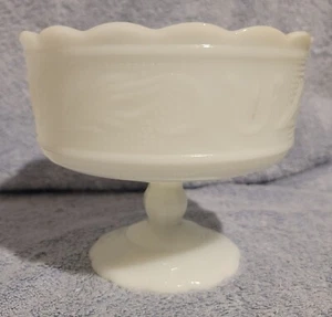 Plato de caramelo con pedestal de vidrio de leche blanco vintage E. O. Brody Co Cleveland EE. UU. - Imagen 1 de 6
