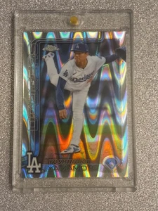 YOSHINOBU YAMAMTO RARO REFRACTOR DE ONDA TARJETA DE INVERSIÓN SP DODGERS COMO NUEVO - Imagen 1 de 3