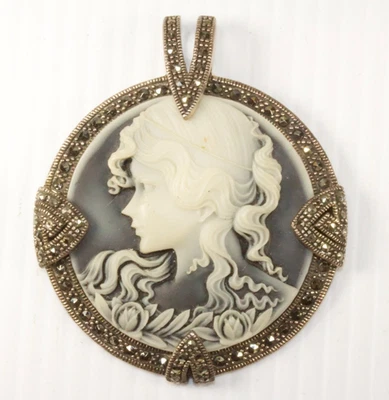 Винтажный большой кулон из стерлингового серебра с резьбой по марказиту и синей камеей - Изображение 1 из 4