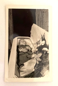 Vintage Memento Mori Photograph of Male Child in Casket - Post Mortem - American - Picture 1 of 5