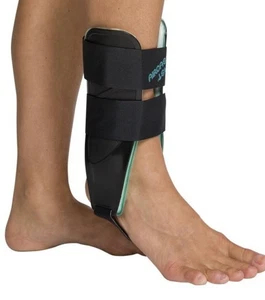Soporte de tobillo Aircast Air-Stirrup Universe, talla única para la mayoría - Imagen 1 de 2