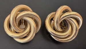 Pendientes de clip de tubo entrelazado tono dorado vintage: firmados Givenchy - Imagen 1 de 7