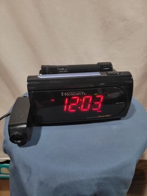 Emerson Research SmartSet Alarm Clock Radio Projector w/FLASHLIGHT ALL WORKS - Image 1 of 4