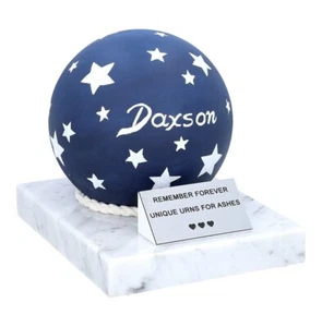 Hand painted child urn with stars and painted name - Bild 1 von 5