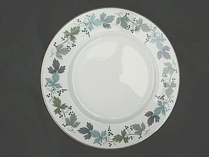 Royal Doulton BURGUNDY Dinner Plate. Diameter 10 ½ inches - Picture 1 of 4