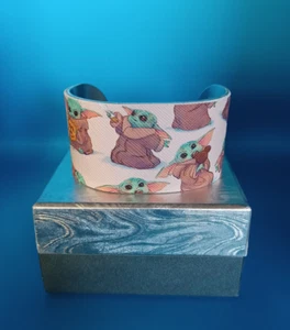 Aluminum cuff bracelet Grogu - Picture 1 of 4