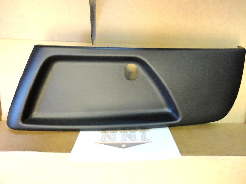 2005-2009 Chevrolet Trailblazer or GMC Envoy RH Seat Cover Manual Recline OEM - Image 1 of 4