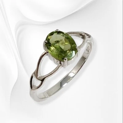 Genuine 925 Sterling Silver Woman Ring With Authentic Peridot Gemstone - Image 1 of 4