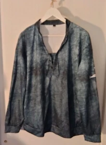 Camisa azul variada de manga larga grande para hombre con cruz de uñas en la manga superior izquierda - Imagen 1 de 10