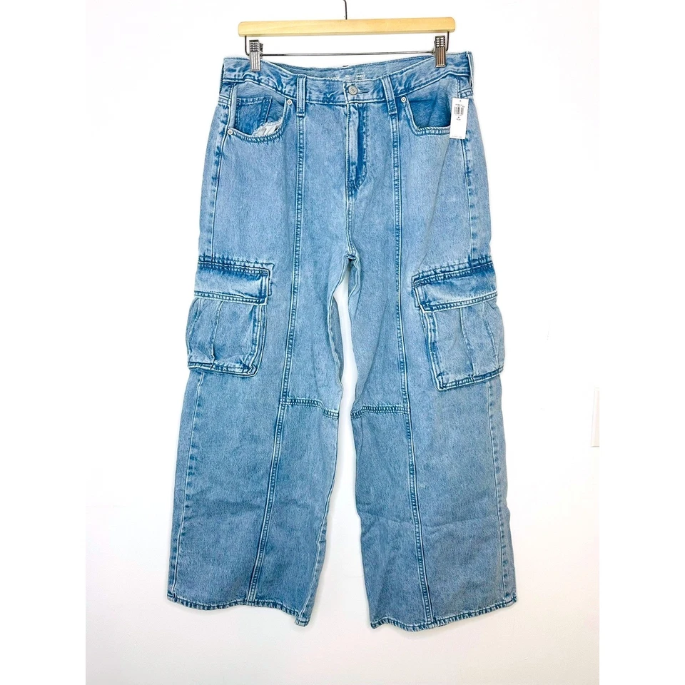 Pantalones de mezclilla cargo resistentes incorporados holgados de tiro alto Old Navy talla 20 Plus lavado ligero Foto 1 de 4
