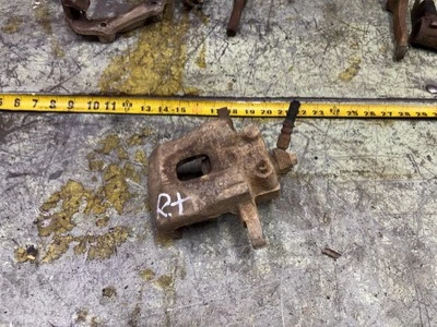 Pinza de freno lateral derecho pasajero Nissan Pickup 1994-1997 2x2 Foto 1 de 4