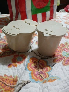 Tupperware Tan Sugar & Creamer Bowl Set Flip Hinged top Pour Lid Vintage - Picture 1 of 9