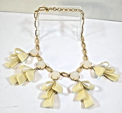 Anillo de Primavera Vintage J.Crew Tono Dorado Crema Lucita Arco Distintivo 18" Foto 1 de 4