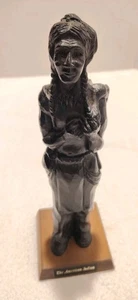 Carbón tallado a mano ~ Artesanía del Medio Oeste con base y etiqueta originales ~ "El indio americano" - Imagen 1 de 24