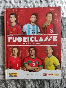 ALBUM PANINI VUOTO FUORICLASSE non solo in campo CONDIZIONI DA EDICOLA... - Foto 1 di 2