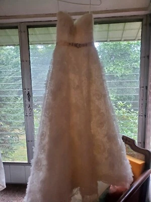 wedding dresses - Image 1 of 4