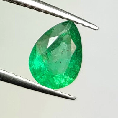 1.06 CT - Natural Emerald Pear Shape Good Luster Green Gem Zambian - 6730 - Image 1 of 2