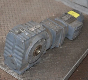 SEW Eurodrive 3 phase 0.18kW motor SA67 R37 DR63M4/BR 809:1 Gearbox 1.6 RPM - Picture 1 of 6
