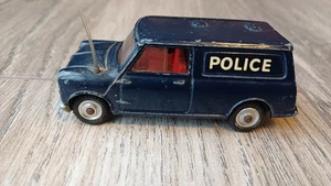 Mini furgoneta de policía vintage Corgi Toys 448 BMC con manipulador de perros y rastreador de perros años 60 - Imagen 1 de 7