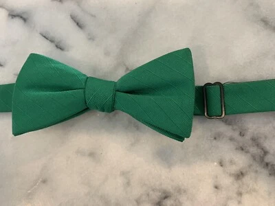 NWT JF J Ferrar Solid Green Jacquard Adjustable Pretied Bow Tie MSRP $30 - Image 1 of 4