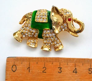 Brosche Elefant mit Steinen vergoldet (Gelbgold) mit grünem Sattel 4,5cm - Bild 1 von 2