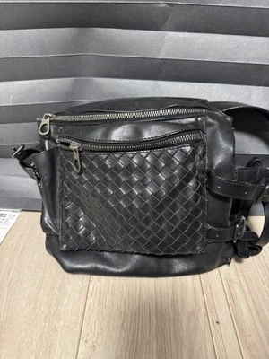 Bolso de Hombro Bottega Cuero Negro con Diseño Tejido, Anuncio Usado Japón Foto 1 de 4
