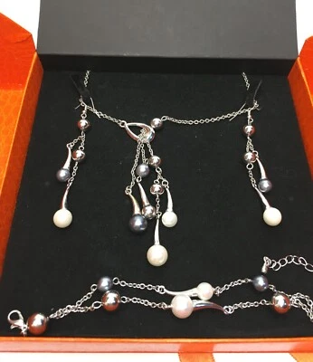 Completo Collana, Orecchini, Bracciale in Acciaio e Perle - Immagine 1 di 4